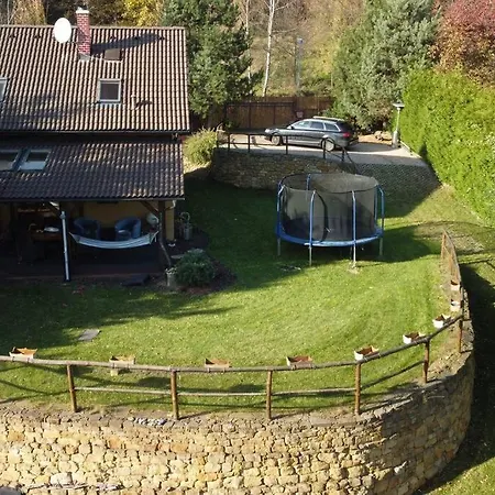Prijemna Vila U Lesa S Velkou Zahradou Apartamento