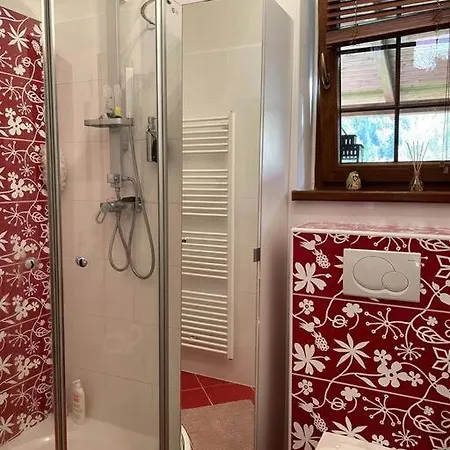 Prijemna Vila U Lesa S Velkou Zahradou Apartamento Ludvikovice