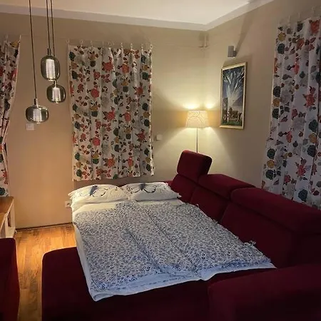 Prijemna Vila U Lesa S Velkou Zahradou Ludvikovice