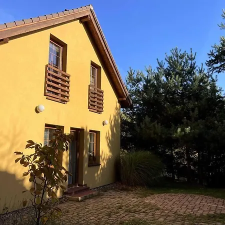 Prijemna Vila U Lesa S Velkou Zahradou *