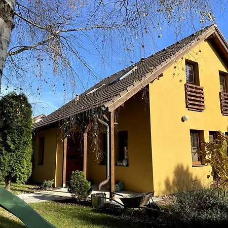 Prijemna Vila U Lesa S Velkou Zahradou Apartamento