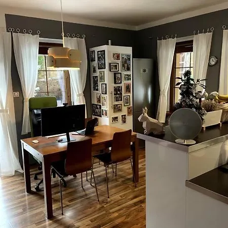 Prijemna Vila U Lesa S Velkou Zahradou Apartamento Ludvikovice