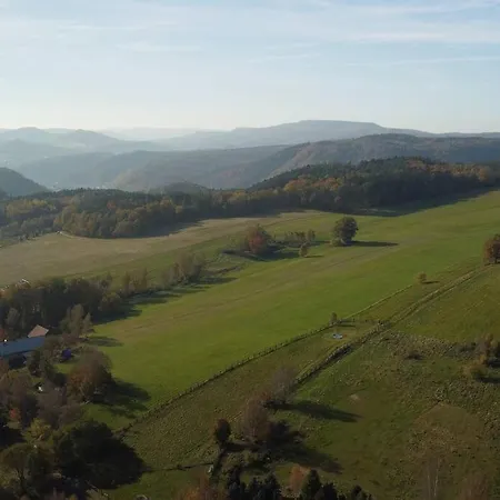 Prijemna Vila U Lesa S Velkou Zahradou Apartamento