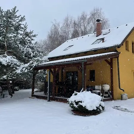 Prijemna Vila U Lesa S Velkou Zahradou Apartamento
