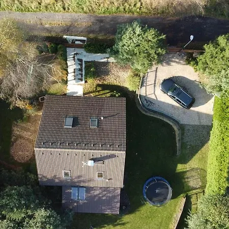 Prijemna Vila U Lesa S Velkou Zahradou Ludvikovice